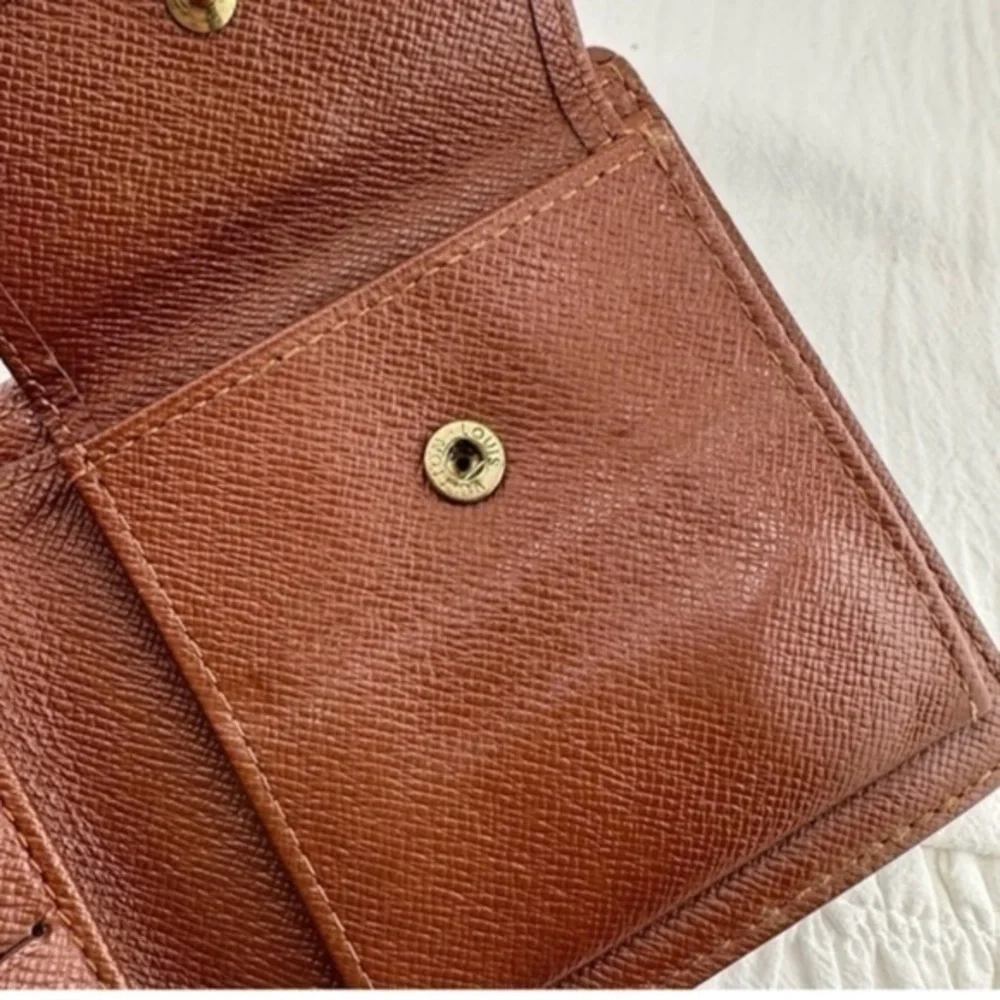 AUTHENTIC Louis Vuitton wallet or credit card holder.